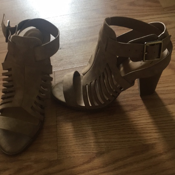 Heels - Picture 2 of 2